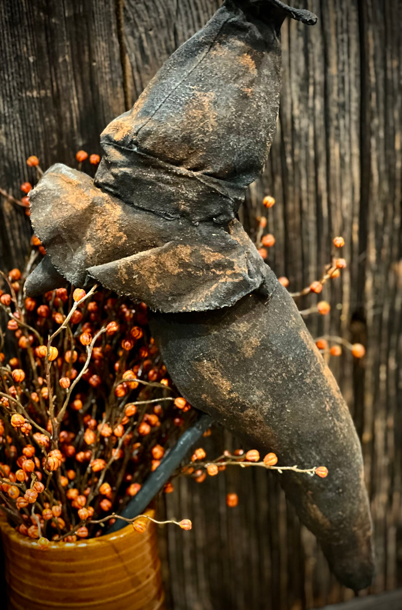 Primitive Crow w Hat